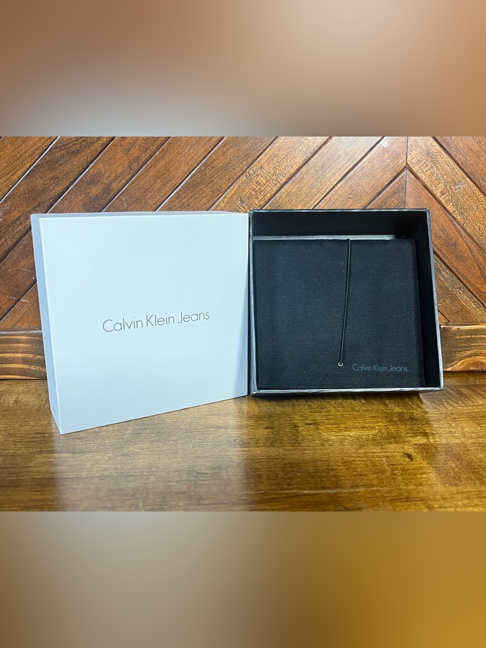 NWT Calvin Klein women’s silver and black necklace with box and travel tote